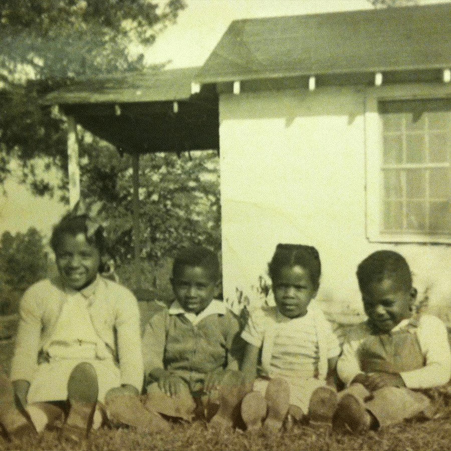 Joyce Ann Bell Winkler with her siblings